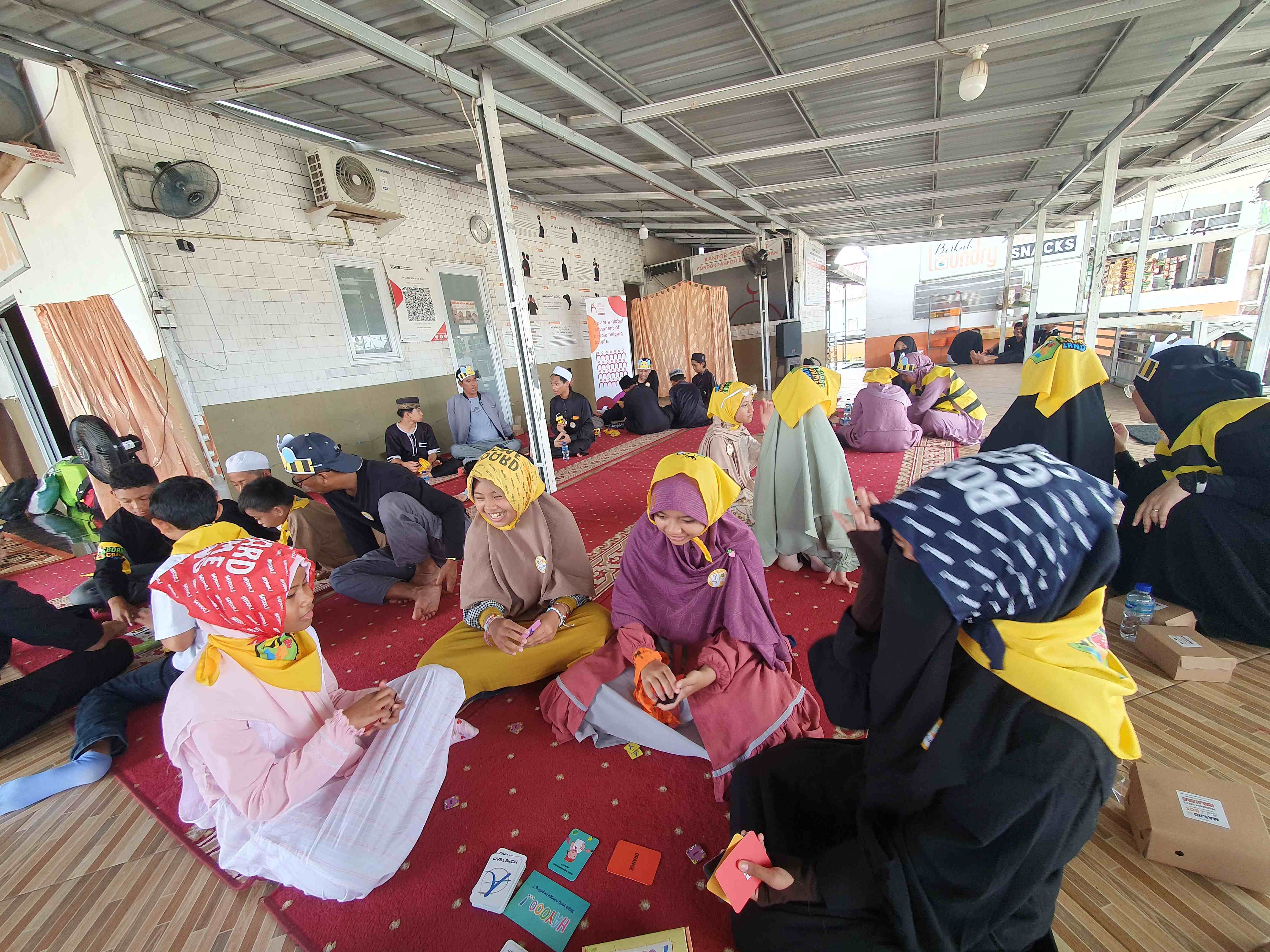 KOMUNITAS: Sesi boardgame land yang berlangsung di Masjid Berkah Box Indonesia, Kilometer 11 Balikpapan.