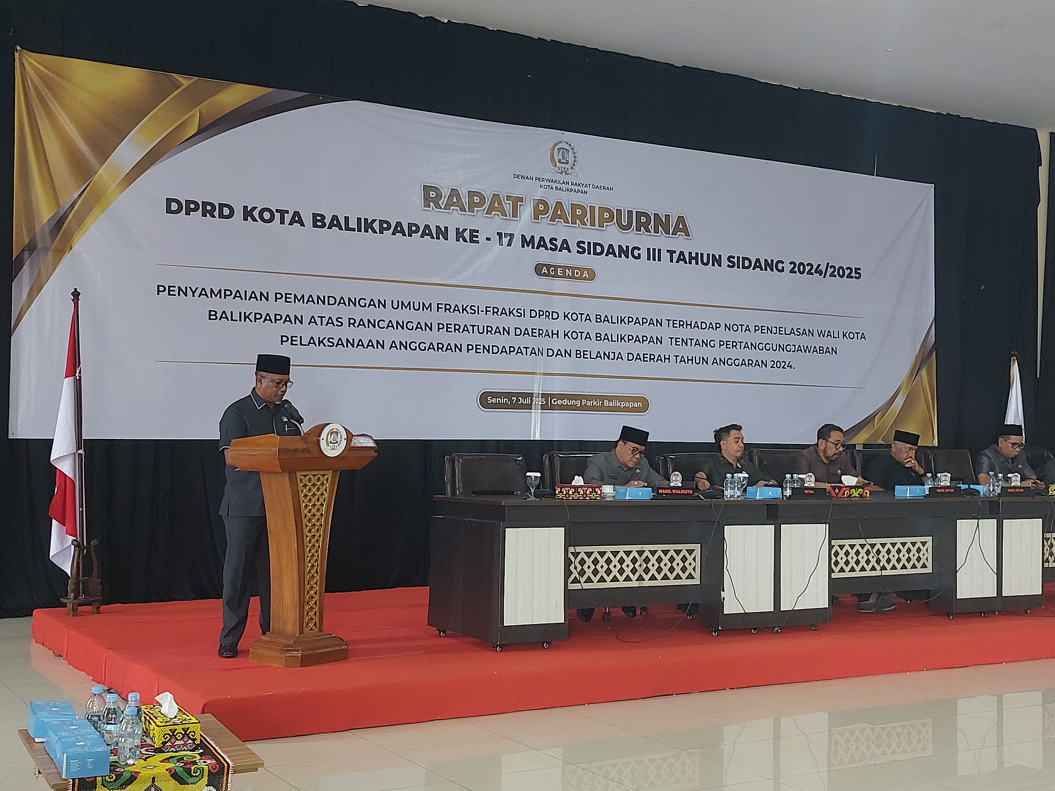 SOROT: Ketua Fraksi PKS dan PPP Jafar Sidik (kiri).