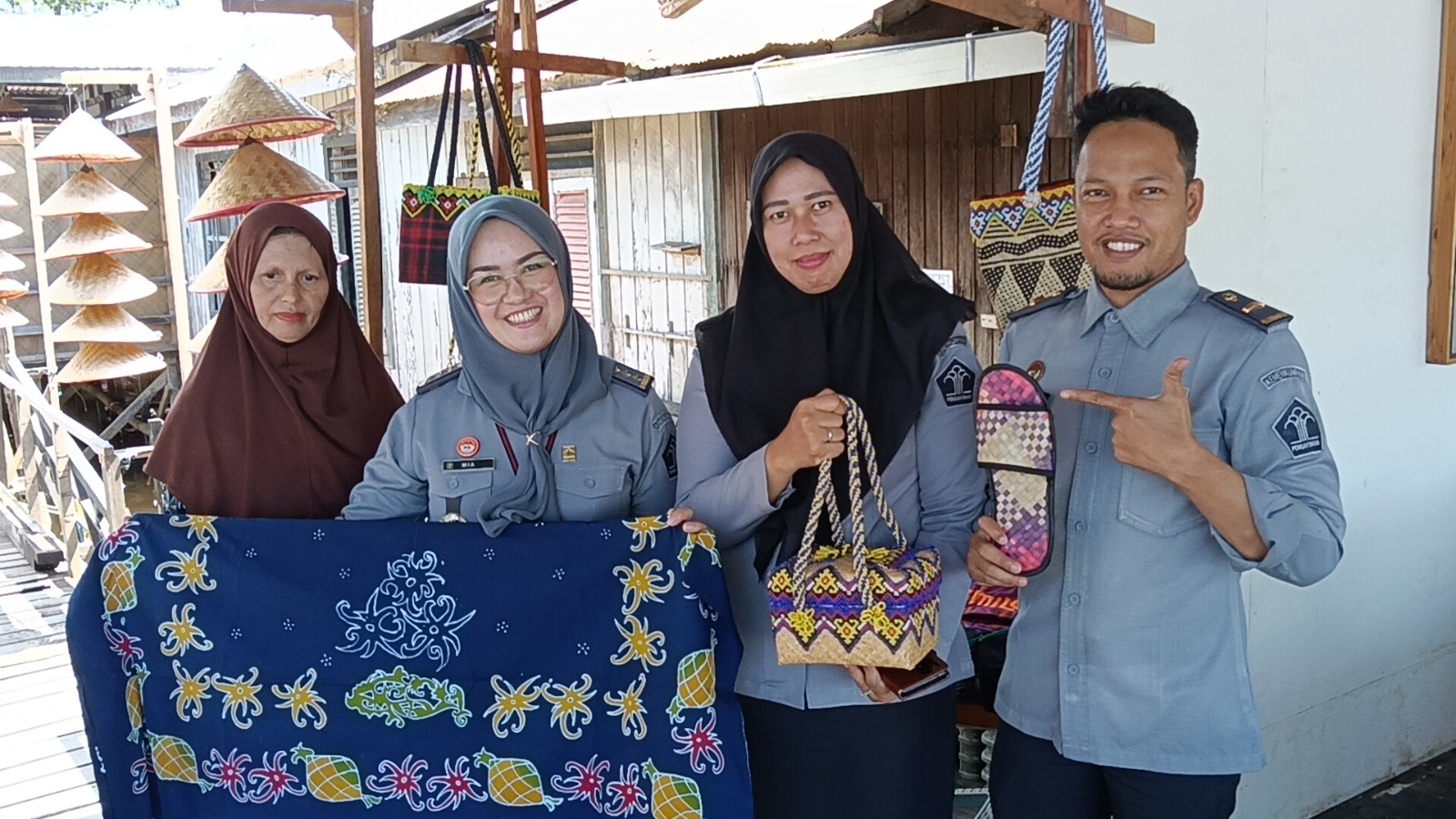 PRODUK: Kanwil Kemenkum Kaltim identifikasi batik ketupat sebagai produk unggulan &nbsp;Samarinda.