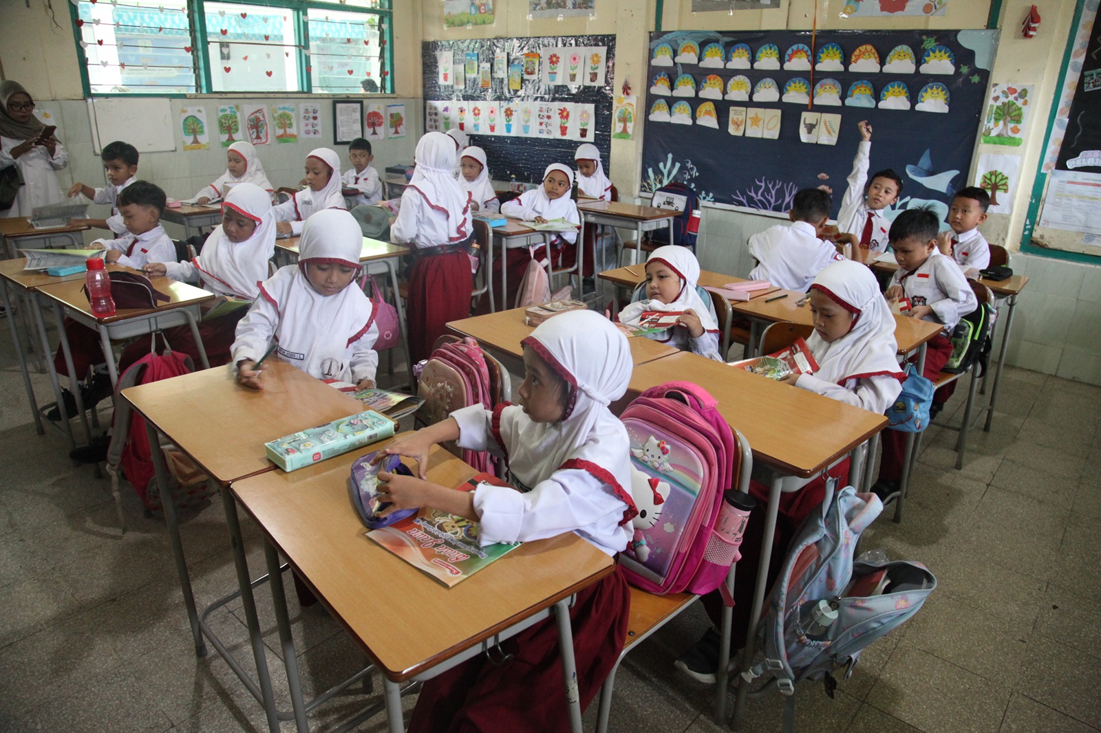 Ilustrasi kegiatan belajar siswa SD.