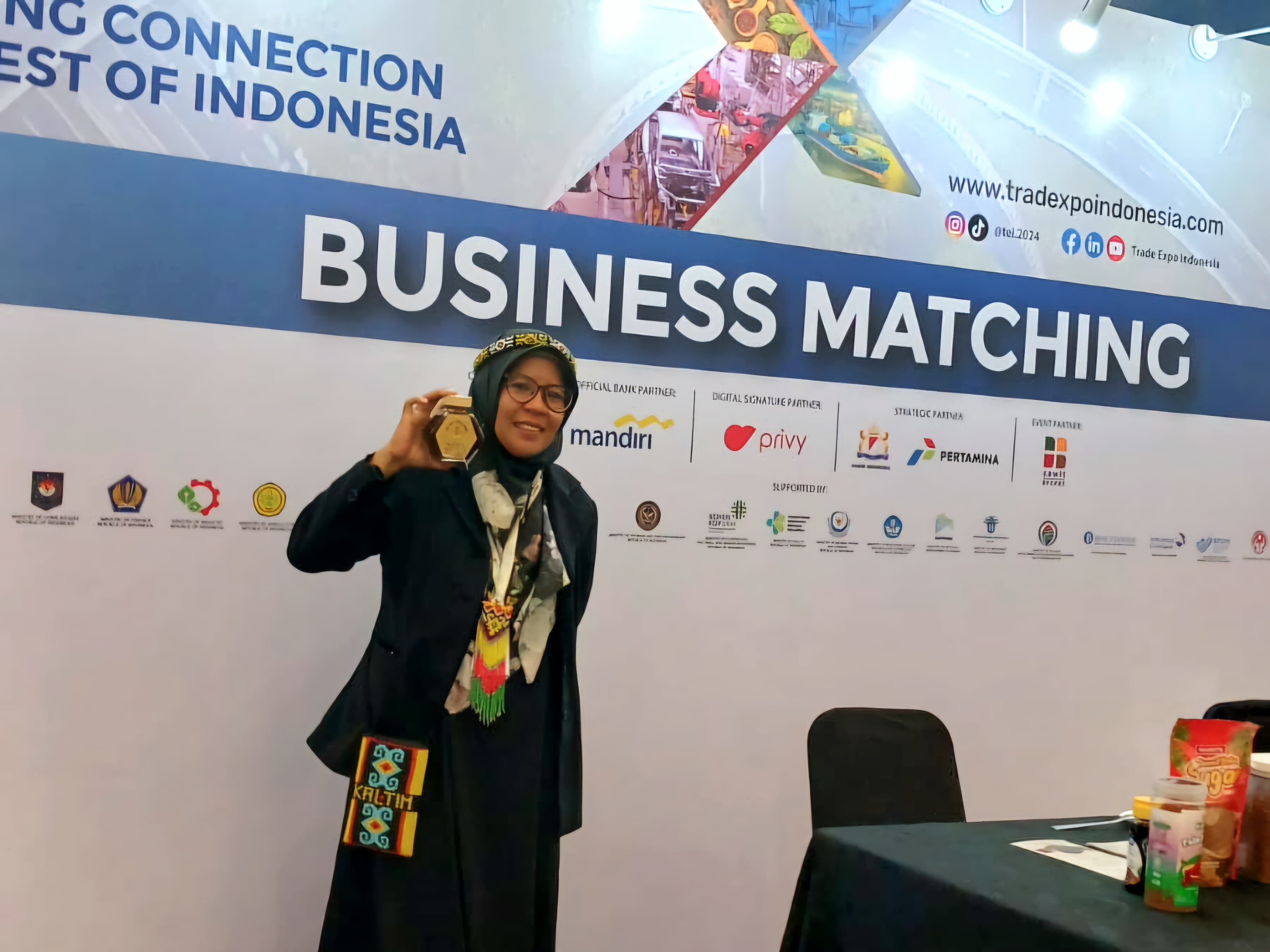 DUA BENUA: Kini, produk madu Farida sudah menjangkau customer di dua benua yakni Amerika dan Asia. Berharap bisa perluasan pasar lebih ke lima benua.