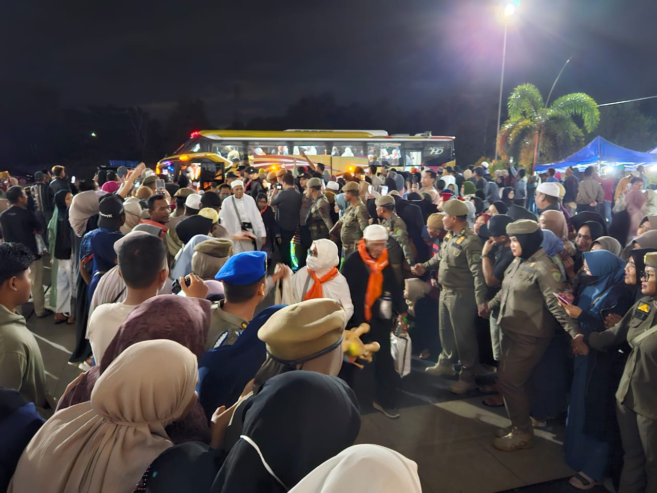 DISAMBUT: Prosesi penyambutan 130 jamaah haji asal PPU di Masjid Agung Al-Ikhlas PPU.