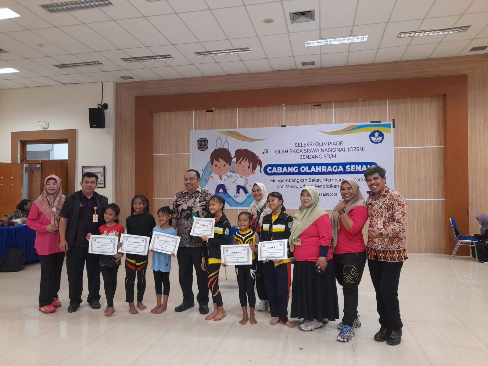 JAWARA: Pemenang lomba O2SN SD cabor senam sudah memberikan penampilan yang terbaik di depan juri.