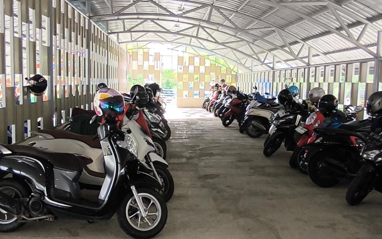 Pendapatan dari opsen pajak kendaraan bermotor hingga akhir semester pertama ini masih terbilang kecil. (FOTO: ADIEL KUNDHARA/KP)