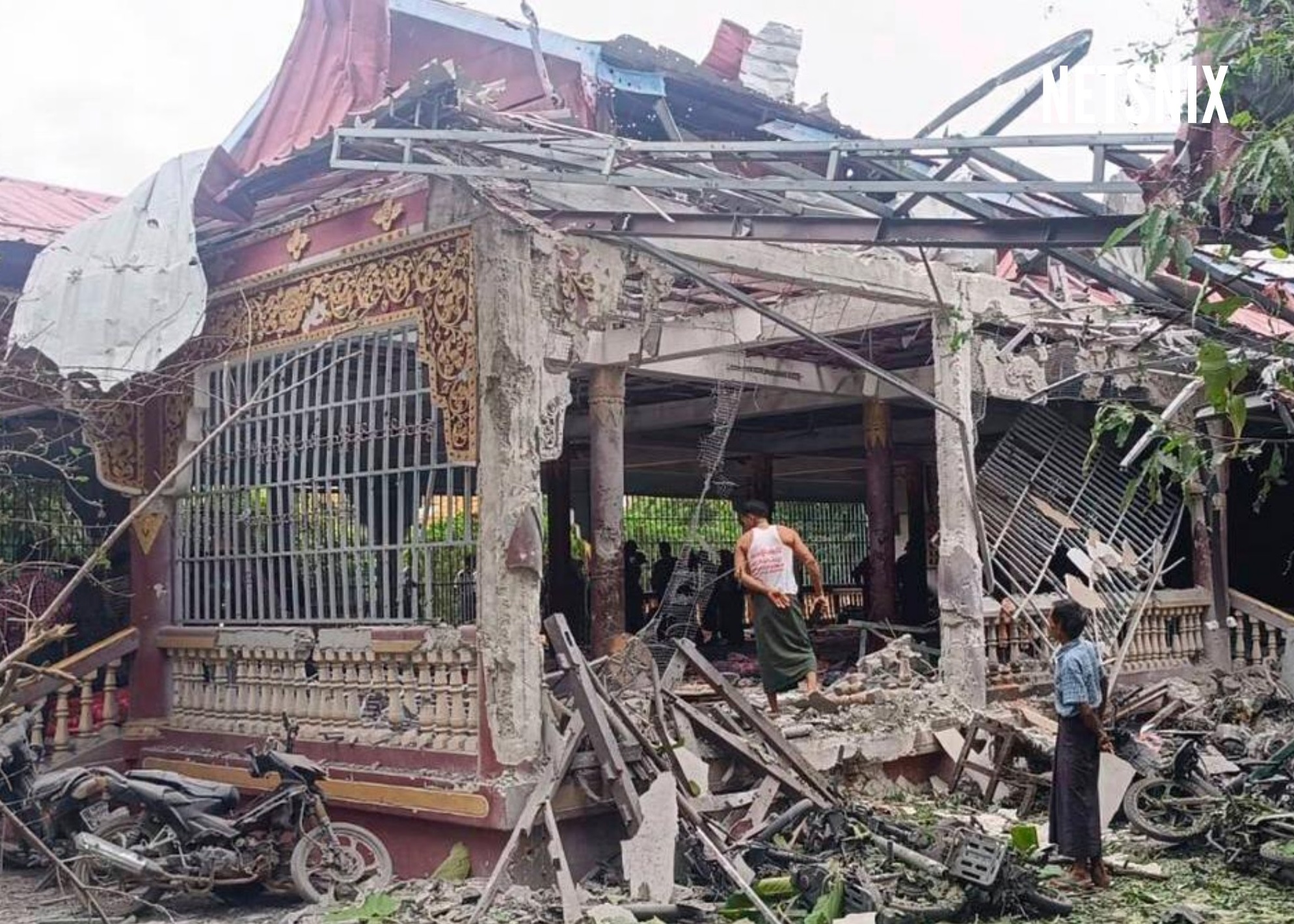 Serangan udara menghantam vihara penuh pengungsi di Myanmar.