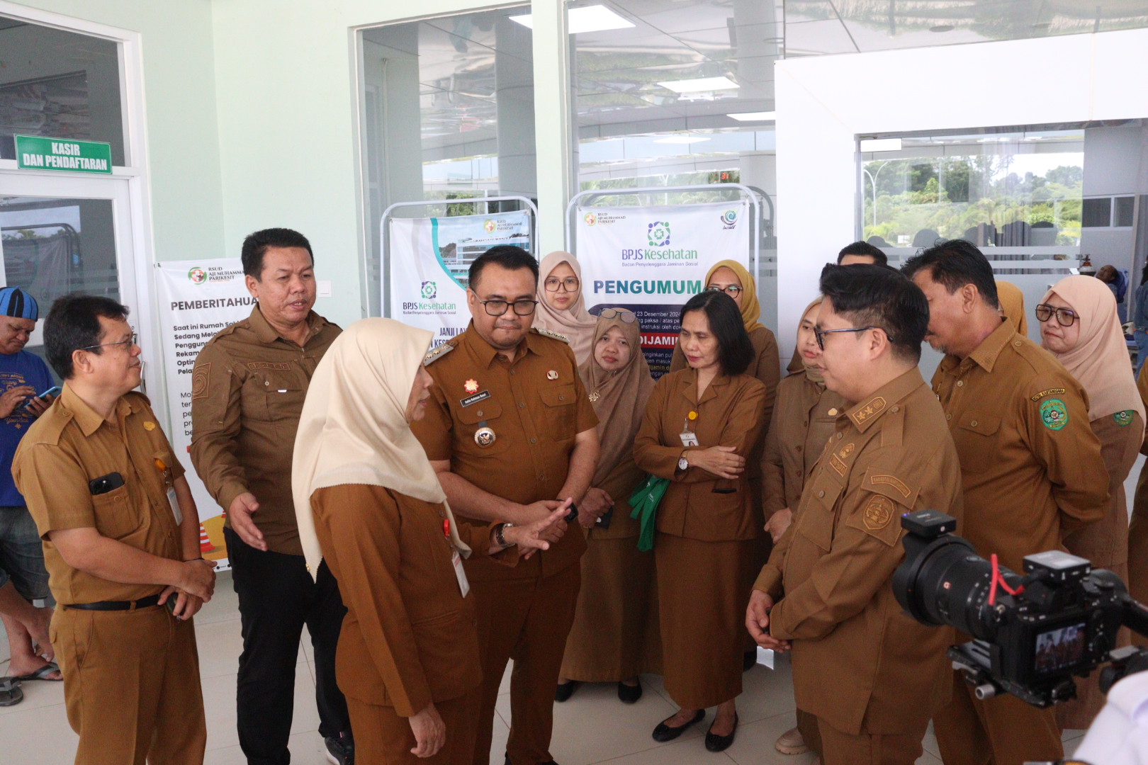 Bupati &nbsp;Kukar, Aulia Rahman Basri bersama Wabup Rendi Solihin meninjau pelayanan RSUD AM Parikesit.