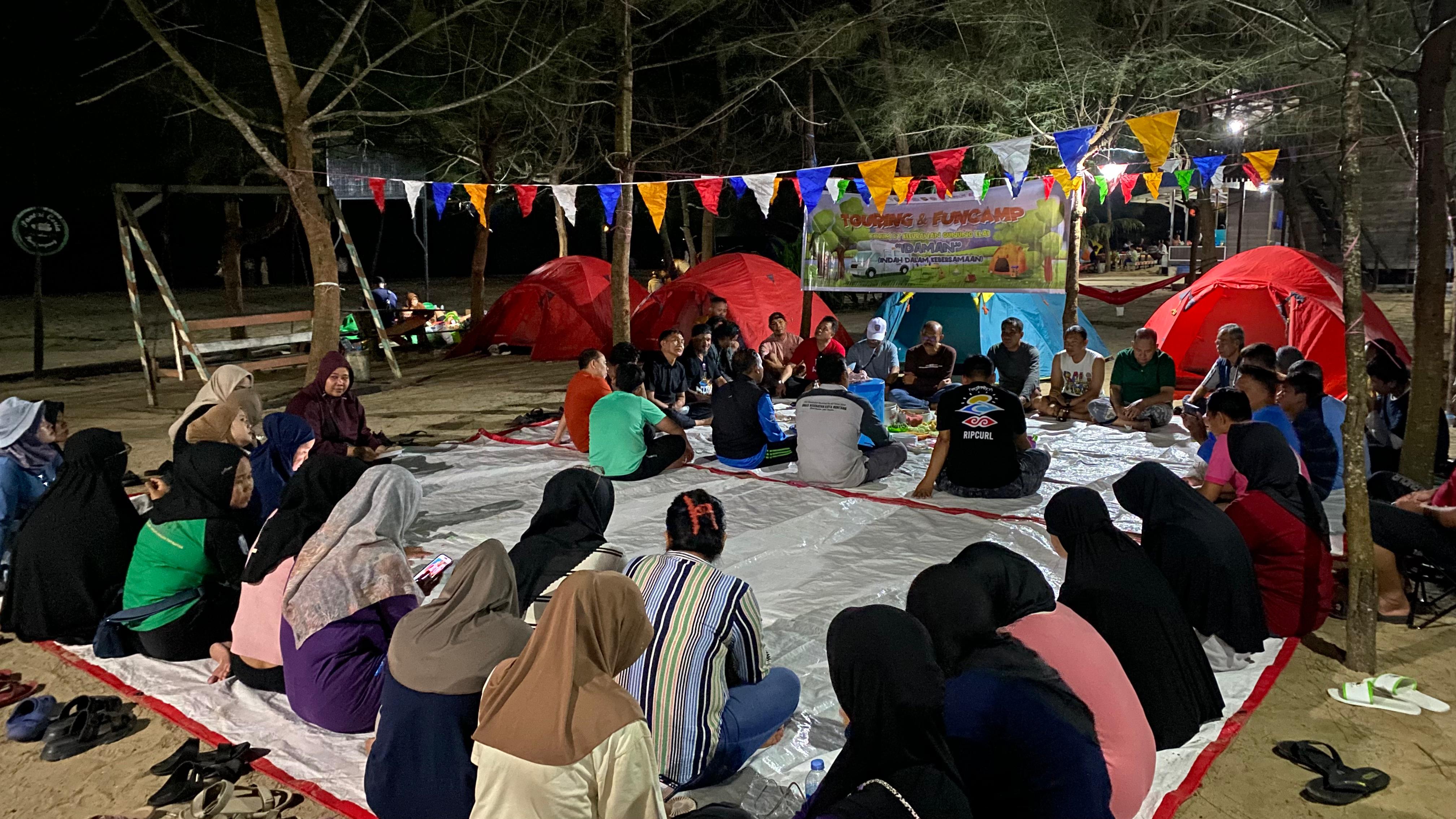 Seluruh yang tergabung pengurus forum RT di Kelurahan Gunung Elai melakukan sarasehan untuk membahas persiapan HUT RI ke-80. (ADIEL KUNDHARA/KP)