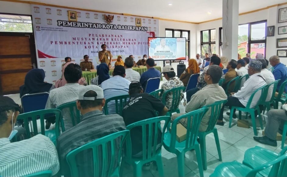 Pelaksanaan musyawarah kelurahan pembentukan Koperasi Merah Putih di Balikpapan, Mei 2025.