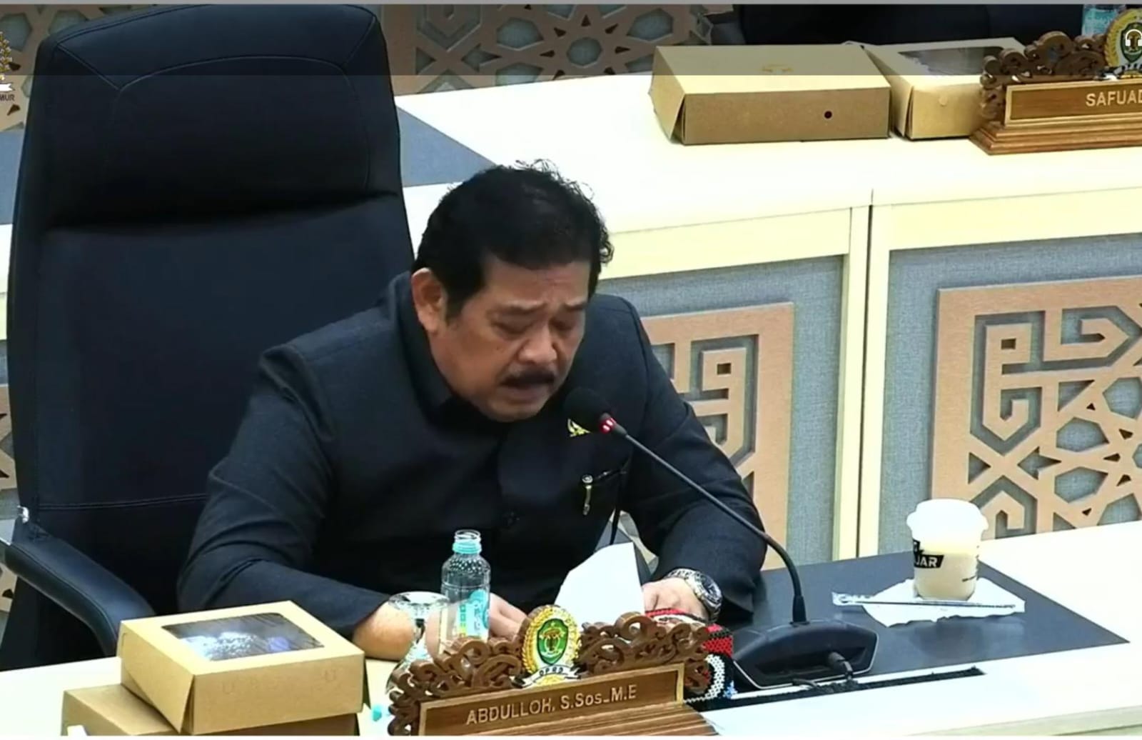 Ketua Komisi III DPRD Kaltim, Abdulloh saat menginterupsi terkait kamus usulan di Paripurna, Senin (14/7/2025). (Ist)