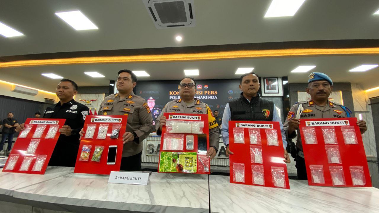 DIGAGALKAN: Barang bukti sabu seberat 1,1 kilogram berhasil diamankan yang nilainya ditaksir mencapai Rp 1,4 miliar.&nbsp;