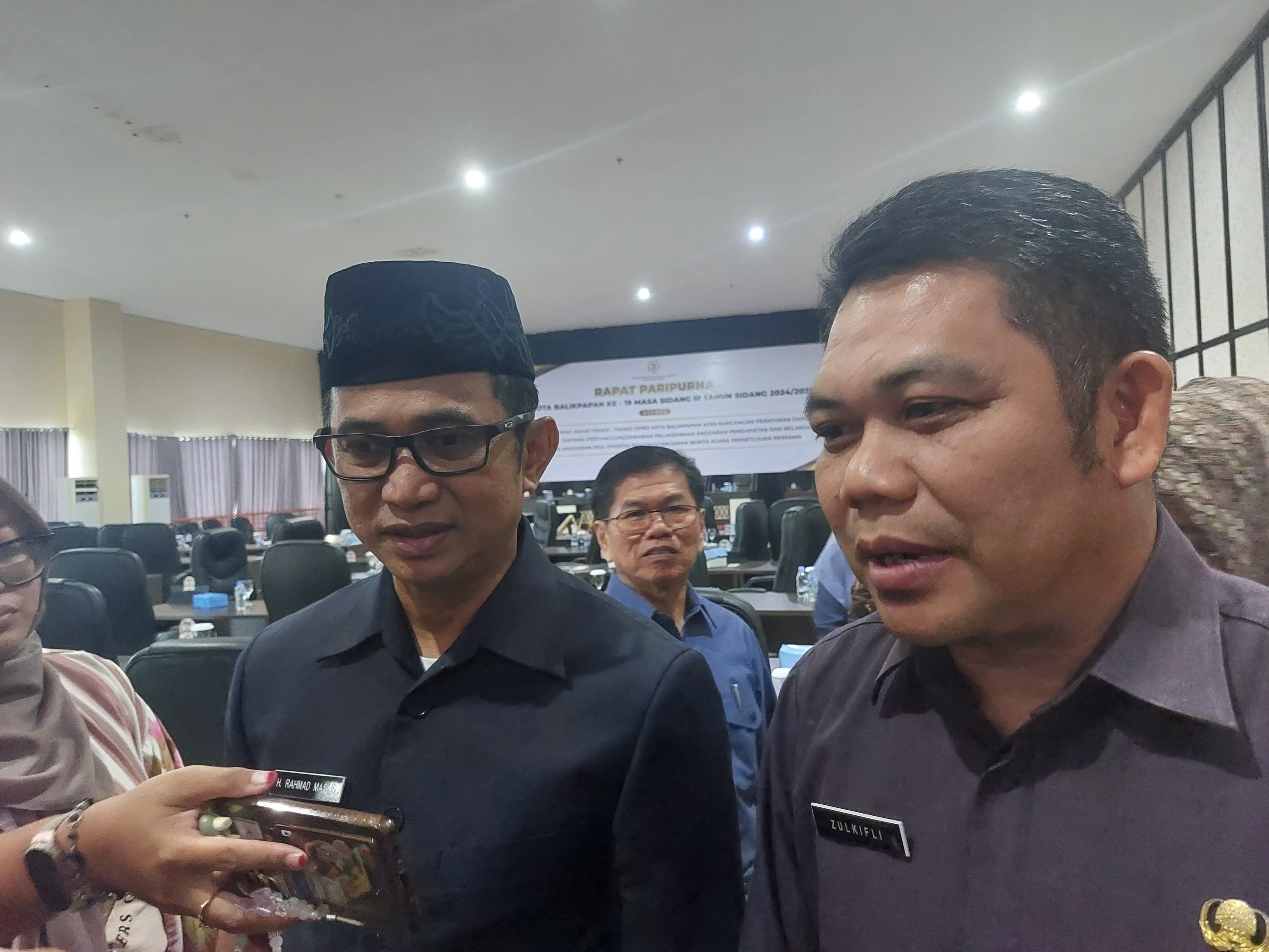 PENDIDIKAN: Wali Kota Balikpapan Rahmad Mas&rsquo;ud (kiri) siap mendukung penyediaan guru.