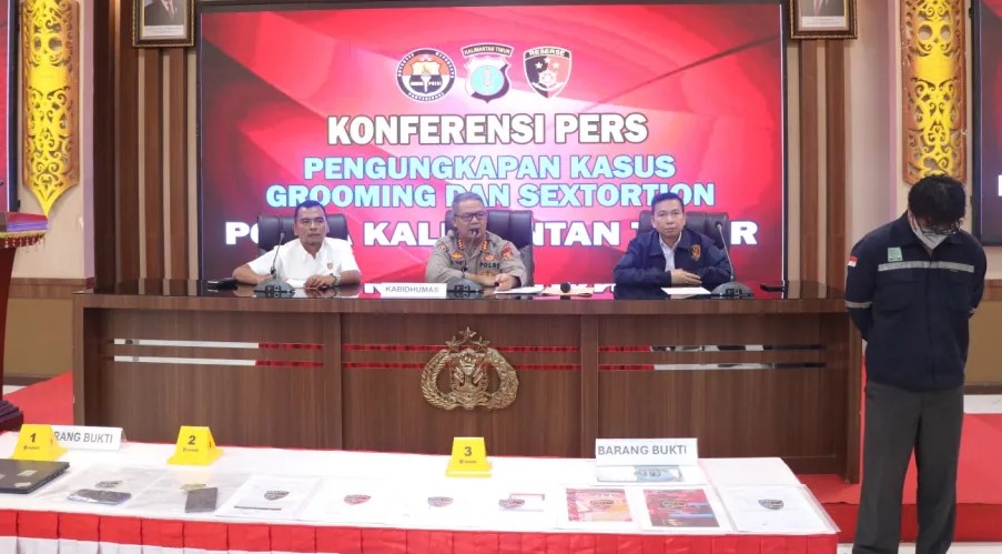 KEJAHATAN DUNIA MAYA: Konferensi pers Polda Kaltim terkait kasus pengancaman dan pemerasan pada warga remaja Swedia.