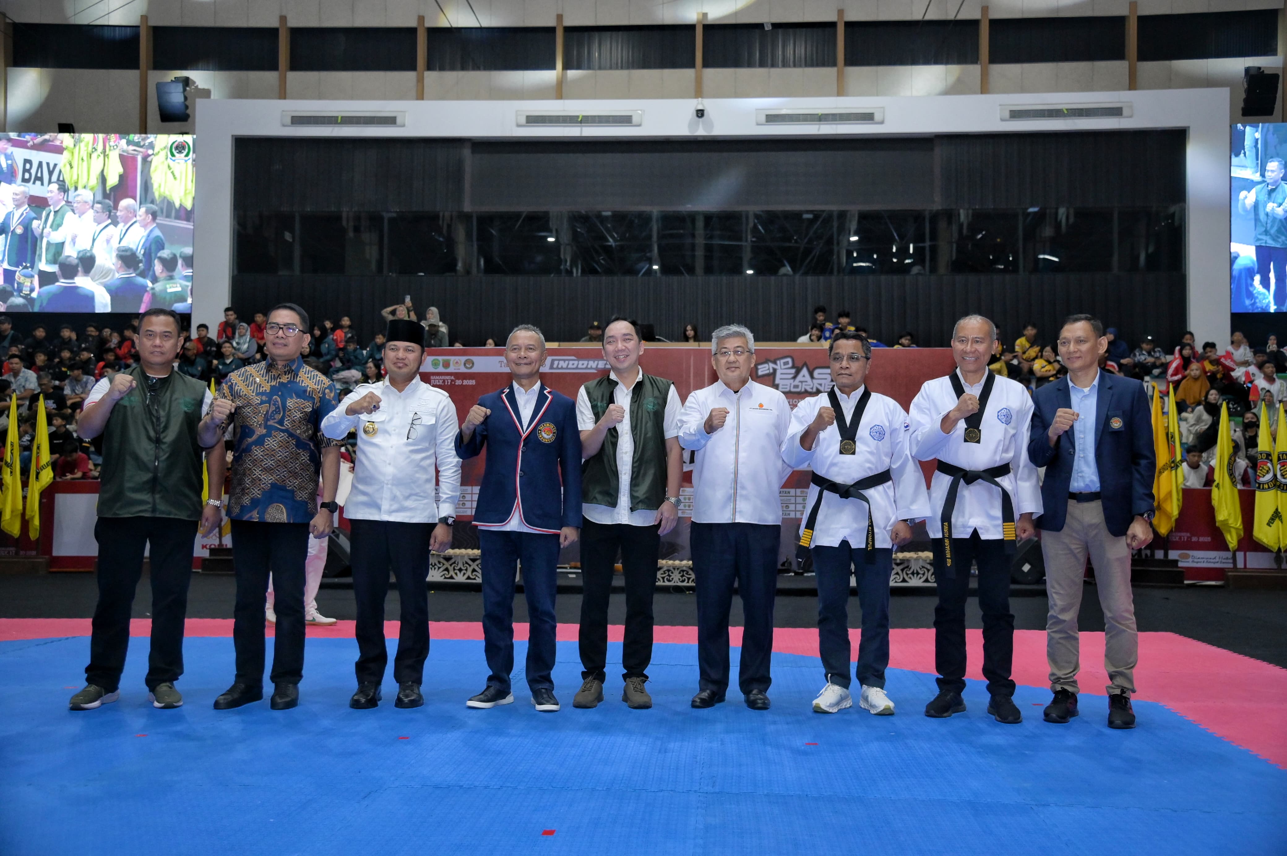 Gubernur Kaltim Rudy Mas&rsquo;ud (ketiga kiri) menghadiri pembukaan 2nd  East Borneo International Championship 2025 yang berlangsung di GOR Segiri Samarinda kemarin (17/7).