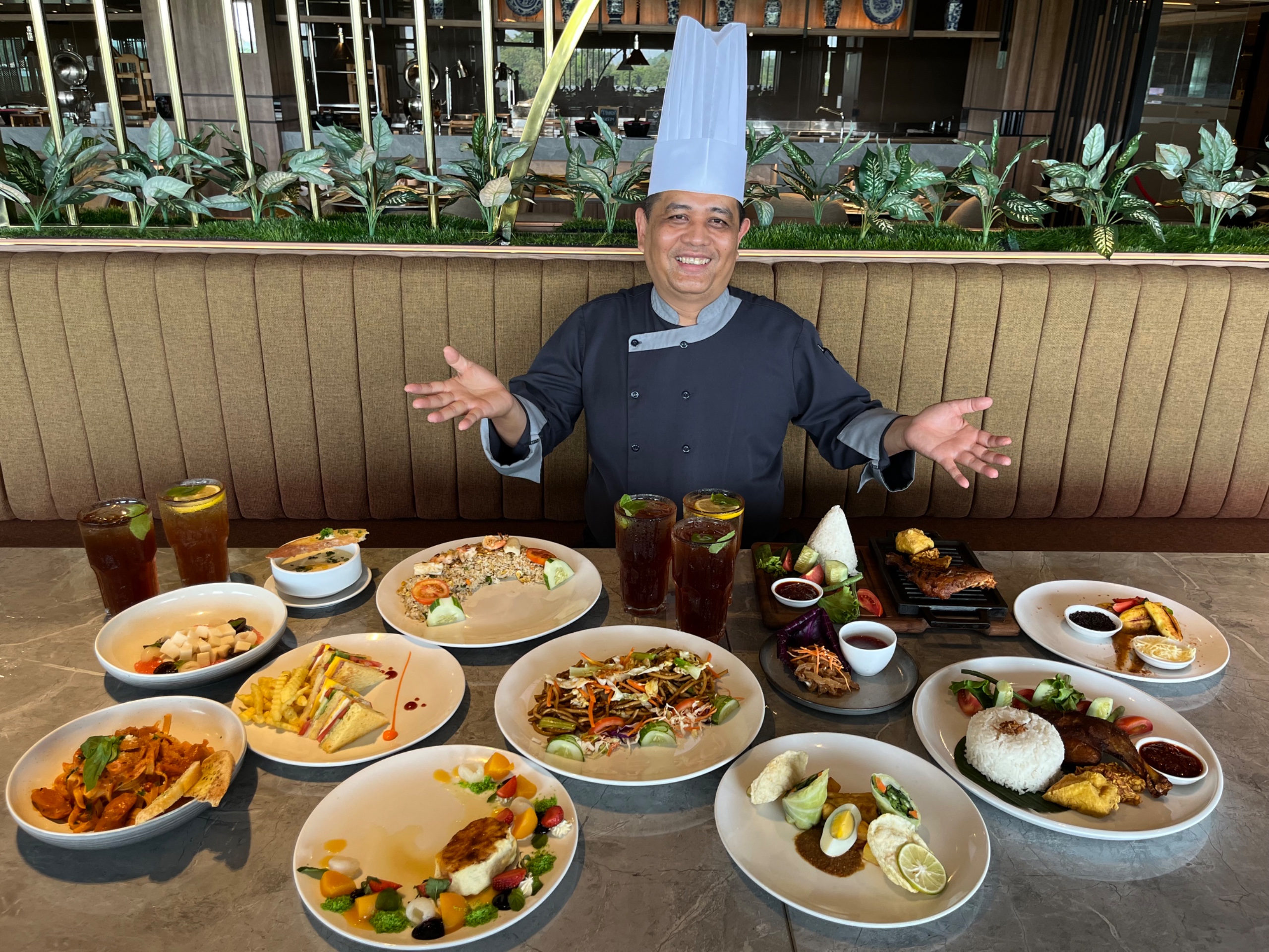 MEMUASKAN: Executive Chef FUGO Hotel Samarinda Ahmad Rofik menghadirkan promo baru bertajuk personal set menu, pilih sesuai mood, nikmati rasa Nusantara, Chinese, hingga Western.