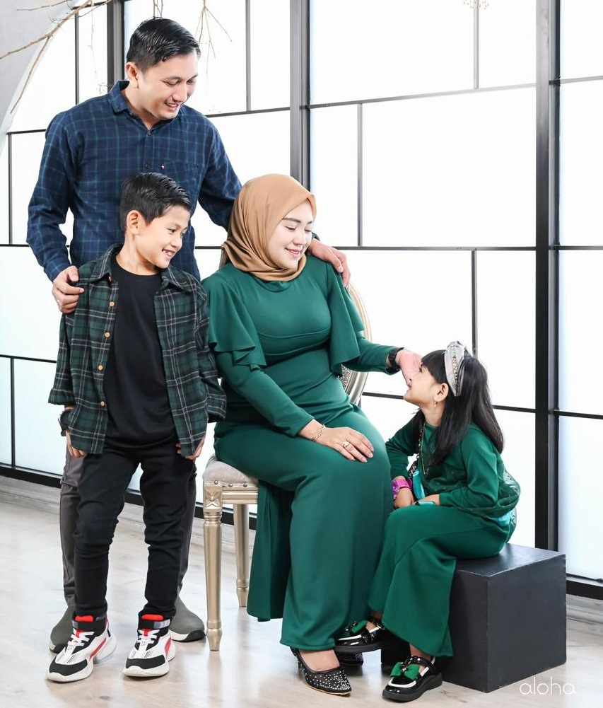 MOMEN: Bagi Dedi, mengantar anak sekolah adalah sejarah. Penting untuk ikut mengantar anak di hari pertamanya sekolah.