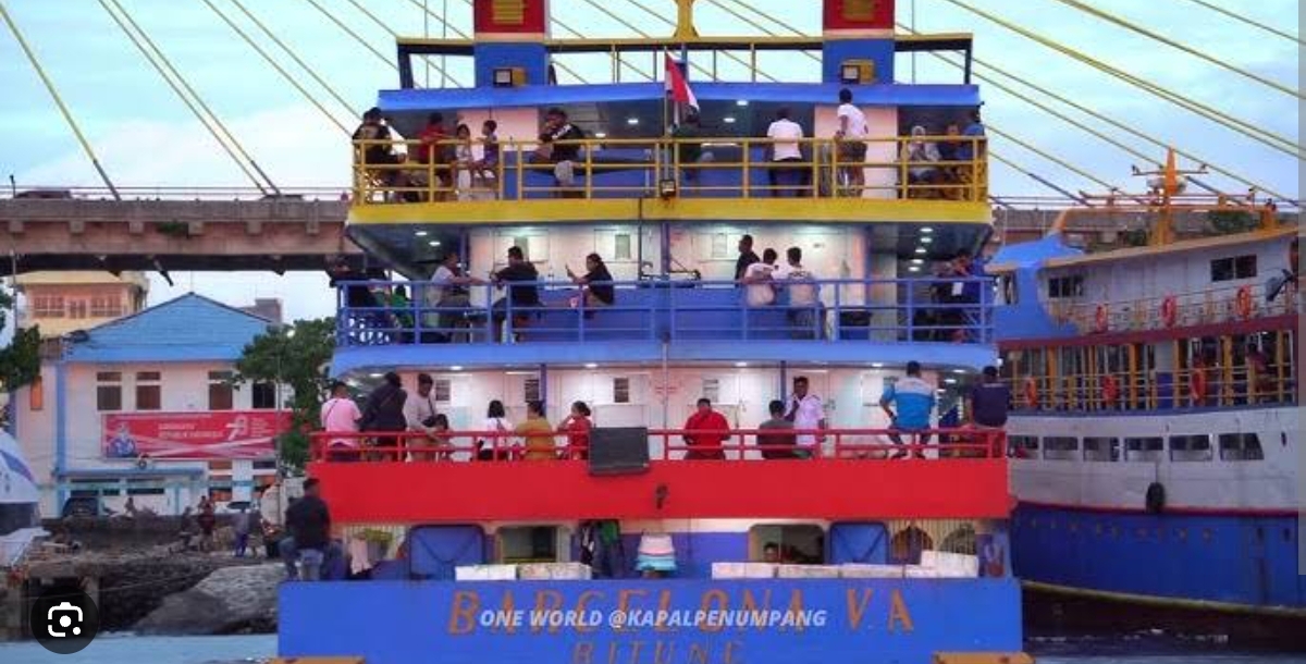 Penampakan KM Barcelona V saat bersandar di pelabuhan sebelum insiden kebakaran terjadi di perairan Talise, Minahasa Utara, Minggu (20/7/2025). (FOTO: IST)