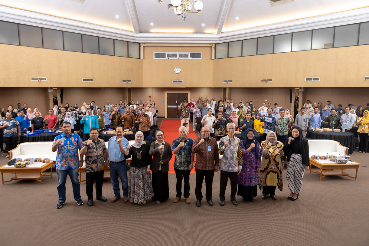Peserta dan narasumber dalam kegiatan Diskusi Panel Sinergi Kemitraan Perbankan, Pemerintah Daerah, dan Perguruan Tinggi di Universitas Mulawarman, Samarinda, Sabtu (19/7).