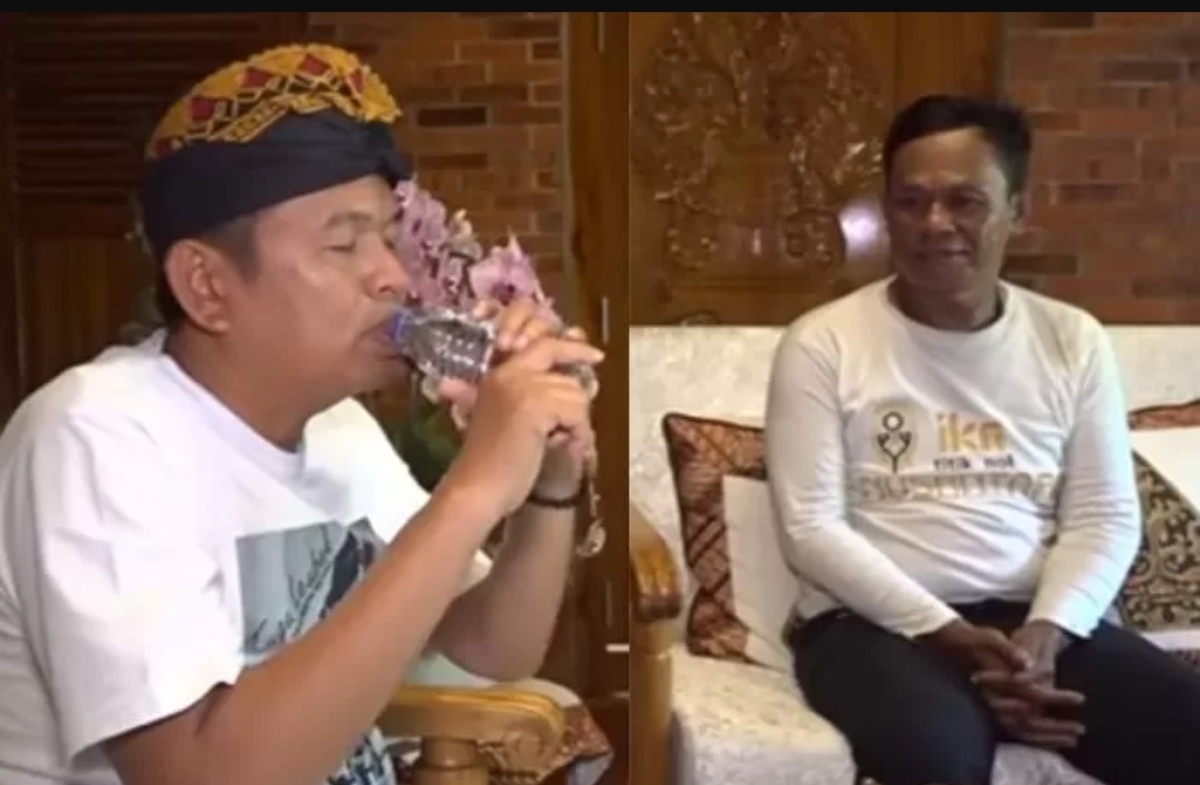 Gubernur Jawa Barat Dedi Mulyadi meminum air mineral sebelum memberikannya kepada Aksar, warga Balikpapan. (Tangkapan layar YouTube Kang Dedi Mulyadi Channel)