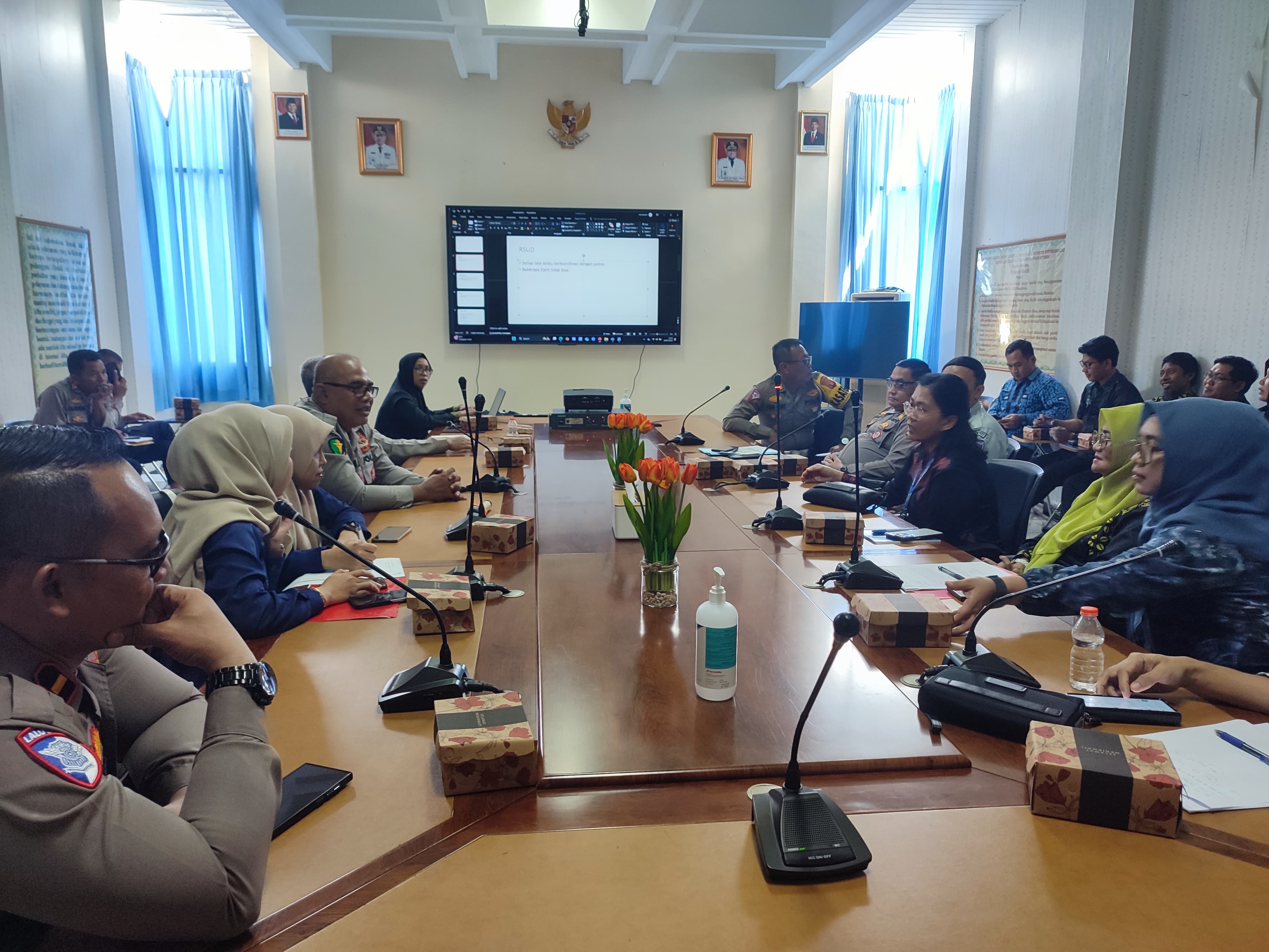 KOORDINASI: Pihak RSUD Panglima Sebaya, Polres, BPJS Kesehatan dan Jasa Raharja membahas terkait klaim kecelakaan, Kamis (24/7/2025).