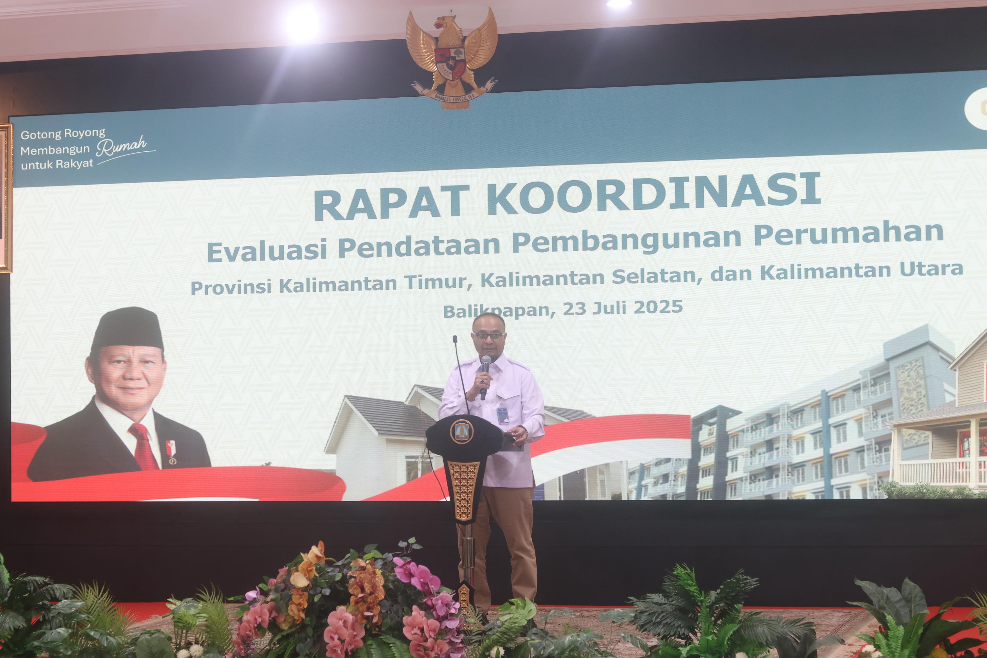 Dirjen Perumahaan Perdesaan Imran menyampaikan instruksi kepada pemerintah daerah di Balai Kota Balikpapan, Rabu (23/7/2025)