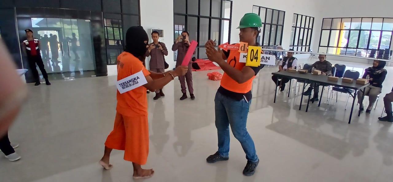 Reka adegan yang diperagakan pelaku.