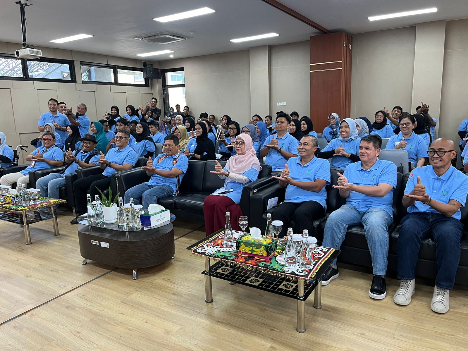 WAWANCARA: Ghufron Mukti saat wawancara dengan awak media di Samarinda.