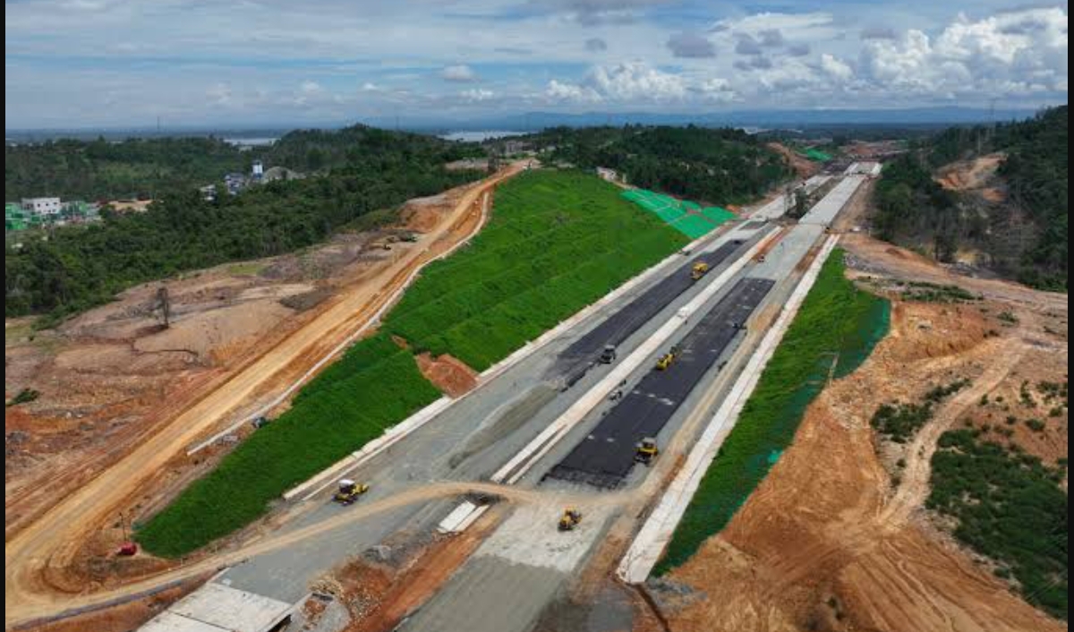 Progres pembangunan jalan tol akses menuju Ibu Kota Negara (IKN) Nusantara terus dikebut. (FOTO: IST)