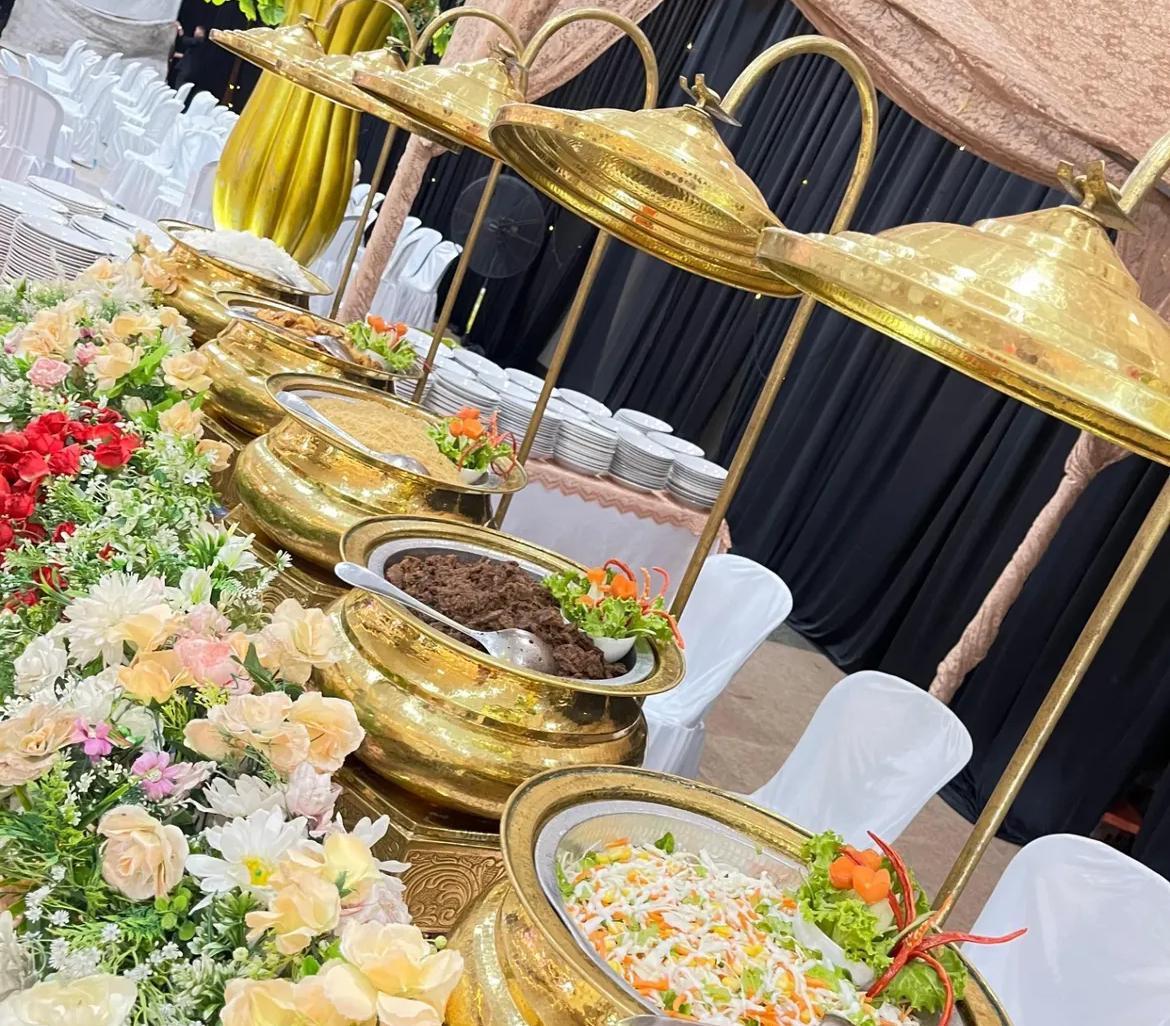 KLASIK: Soto banjar, sapi lada hitam dan ayam asam manis selalu jadi primadona pengantin untuk pilihan menu catering.