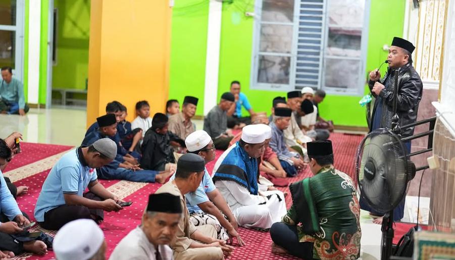 Agus Haris mengingatkan pentingnya salat Subuh berjamaah sesuai program kepala daerah. (FOTO ADIEL KUNDHARA/KP)