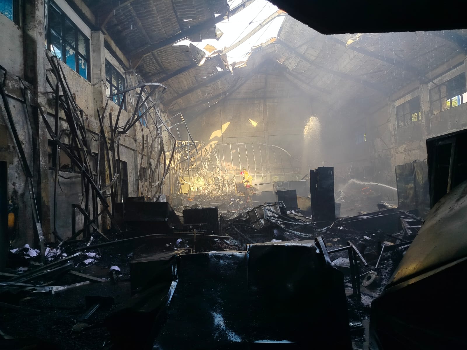 Kondisi Gedung Rektorat ULM yang hangus terbakar.