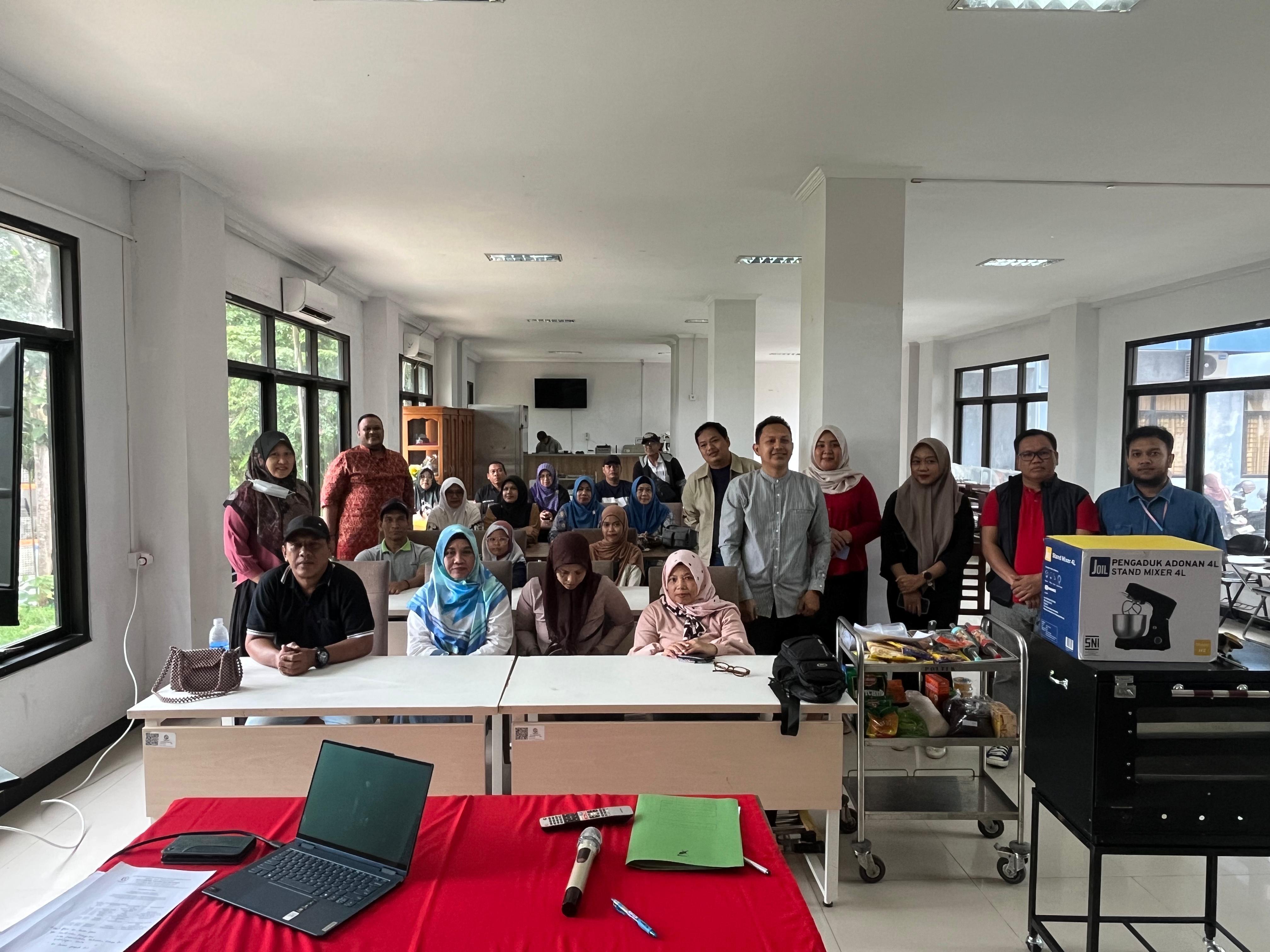 BERBAGI ILMU: Tim Kampung Vokasi Poltekba memberikan pelatihan kepada anggota PPDI Kota Balikpapan yang berlangsung pada 19-20 Juli.