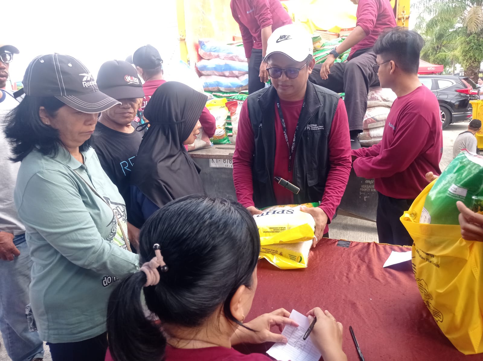 Pemkot Bontang melakukan upaya stabilisasi harga beras dengan gerakan pangan murah. (ADIEL KUNDHARA/KP)