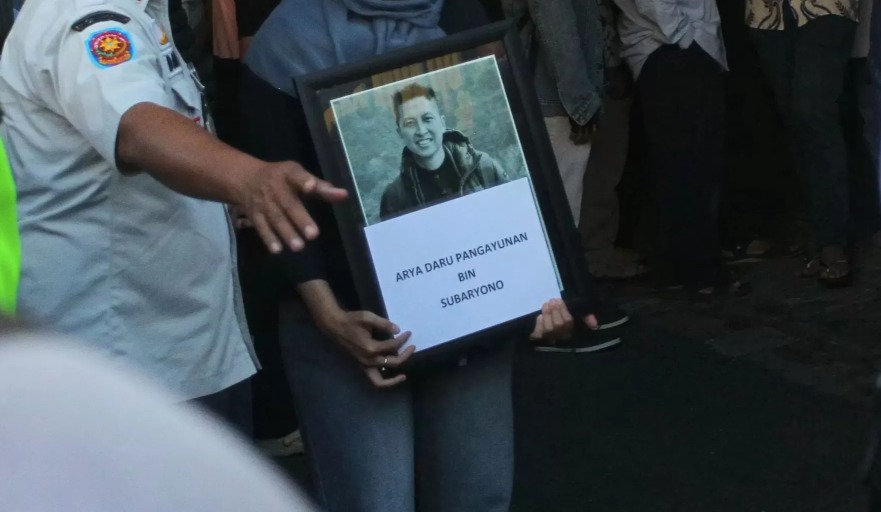 Polisi menyimpulkan kematian diplomat Arya Daru Pangayunan karena bunuh diri.