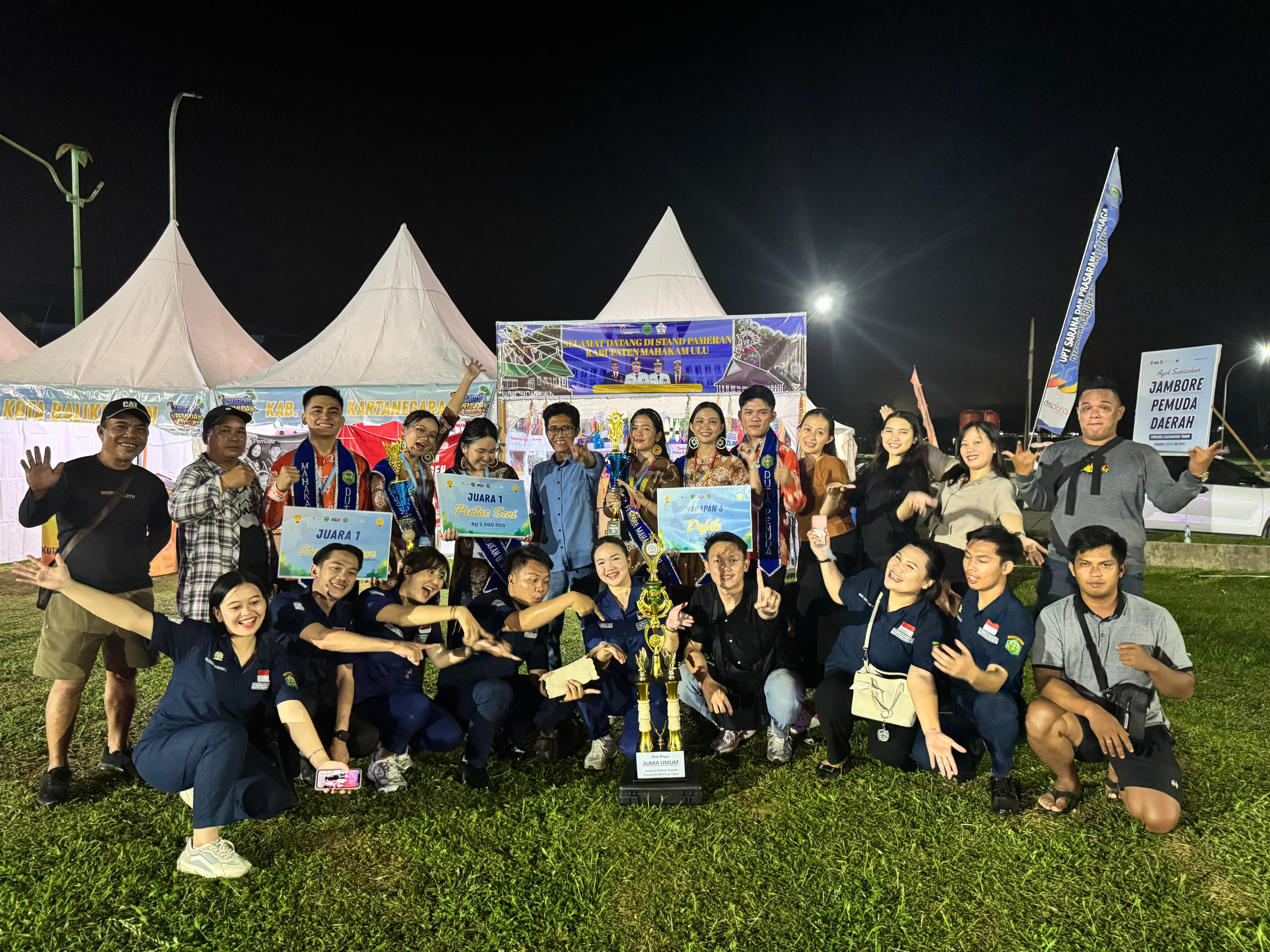 Tim dari Duta Pemuda Mahulu yang meraih juara umum Jambore Pemuda Daerah 2025 di Kutim.