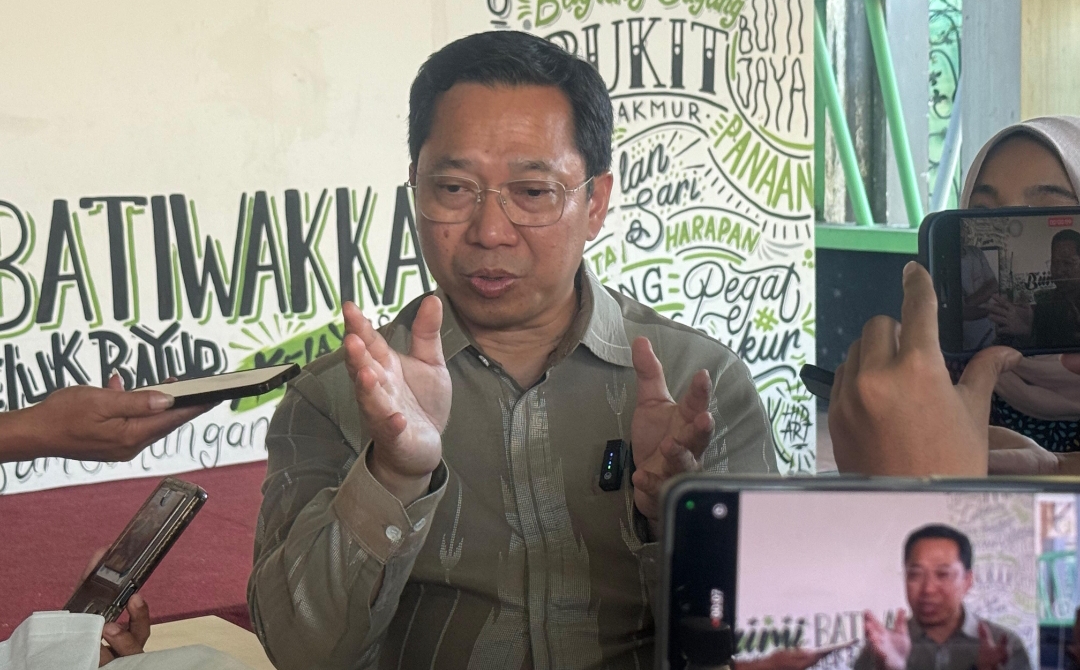 Kepala KPw BI Kaltim Budi Widihartanto memberikan keterangan kepada para jurnalis.