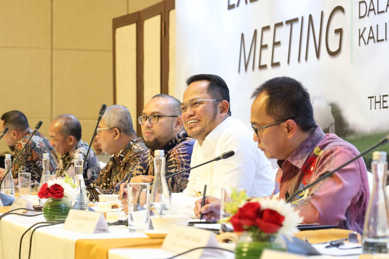 Rudy Mas&rsquo;ud memimpin Executive Meeting bersama para CEO perusahaan perkebunan dan kehutanan di Jakarta, Selasa (29/7).