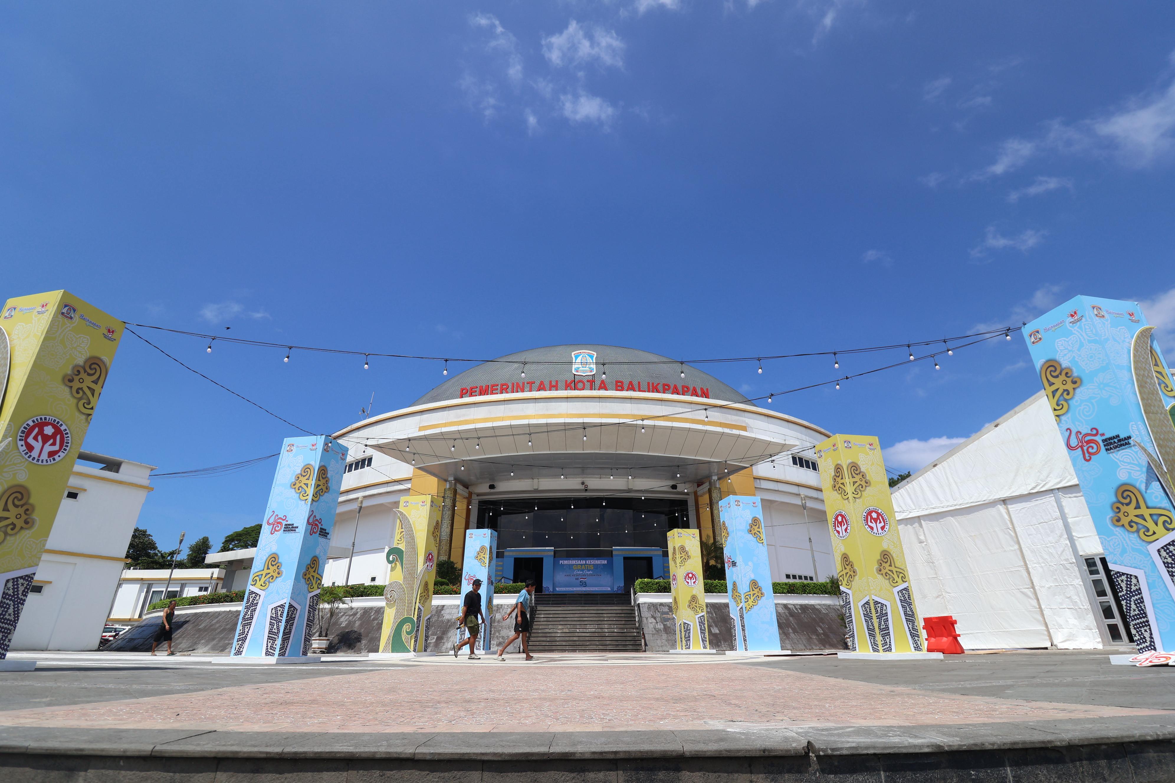 DITERAPKAN: Dishub akan menerapkan sistem parking gate in-out di tiga lokasi milik Pemkot Balikpapan, salah satunya BSCC Dome. (Anggi Pradhita/KP)