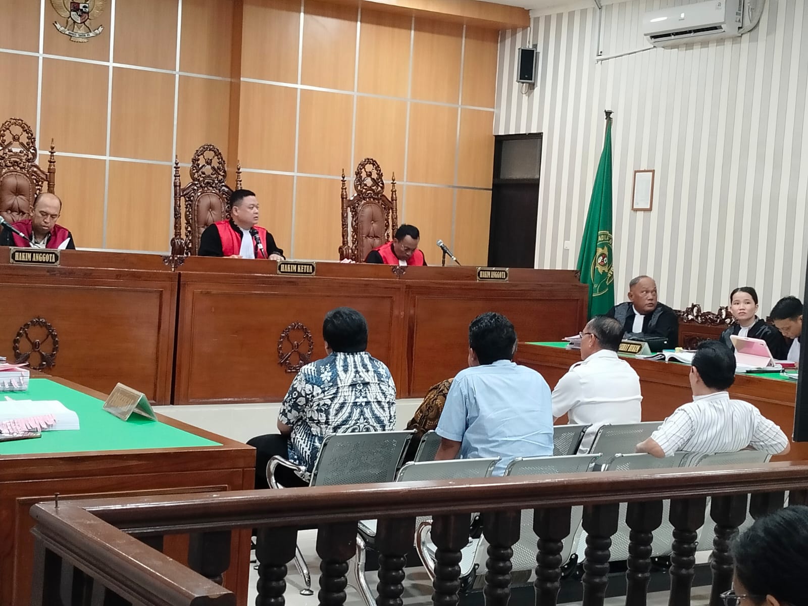 Lima saksi diperiksa dalam sidang lanjutan korupsi penyertaan modal di PT BKS, Kamis (31/7). Rusmadi jadi salah satu saksi yang diperiksa.