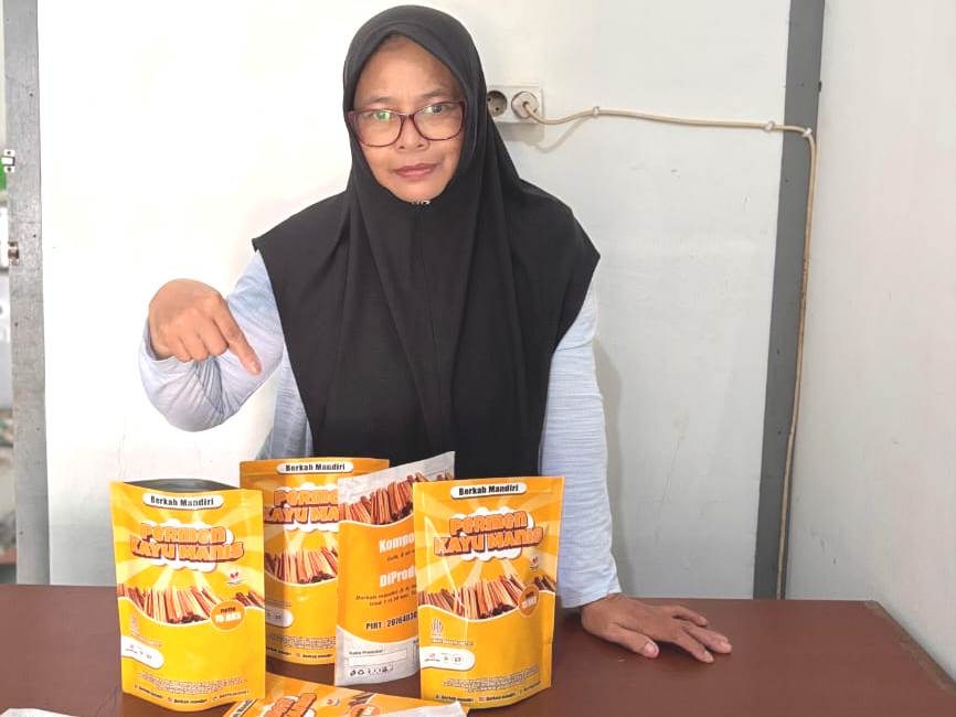 Jajanan tradisional yang diproduksi Elly eksis sejak 2007. Pasarnya pun cukup luas di Berau.