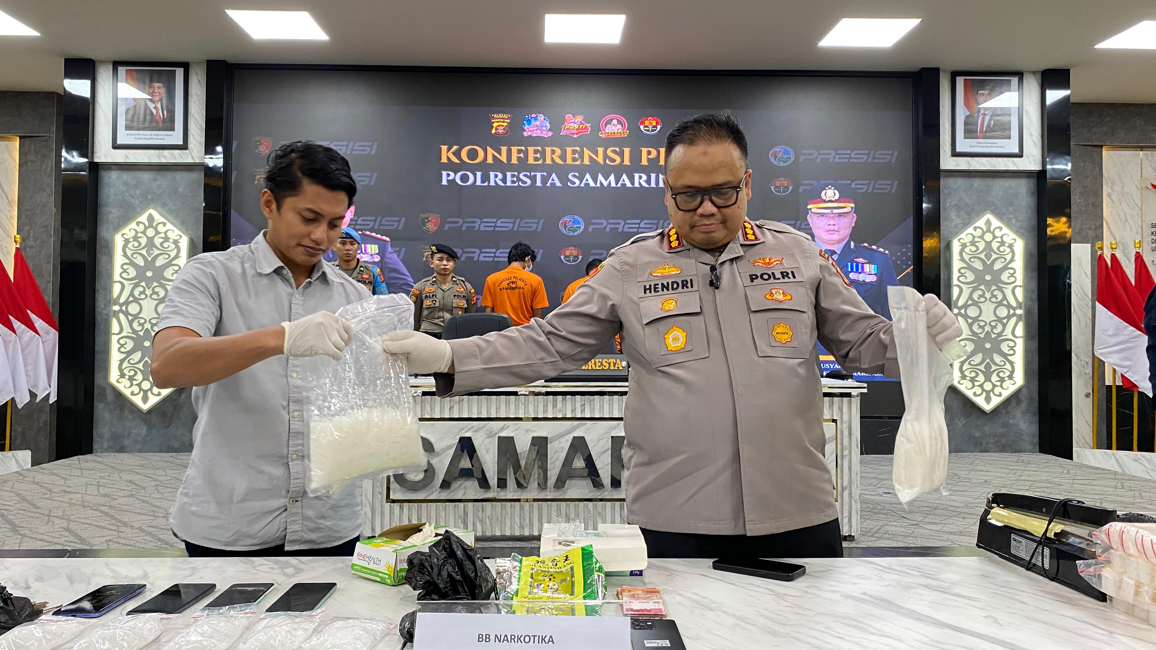 Polresta Samarinda mengungkap peredaran gelap narkotika jenis sabu-sabu masih dikendalikan narapidana dari Lapas Samarinda.&nbsp;  &nbsp;