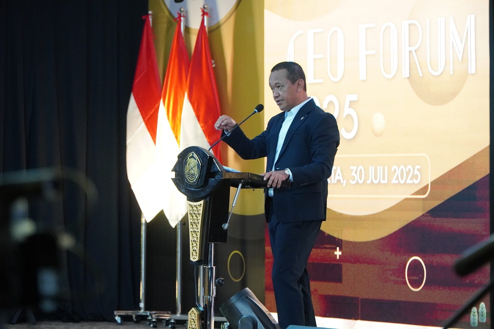 CARI SOLUSI: Bahlil Lahadalia yang hadir dalam CEO Forum Hulu Migas 2025.