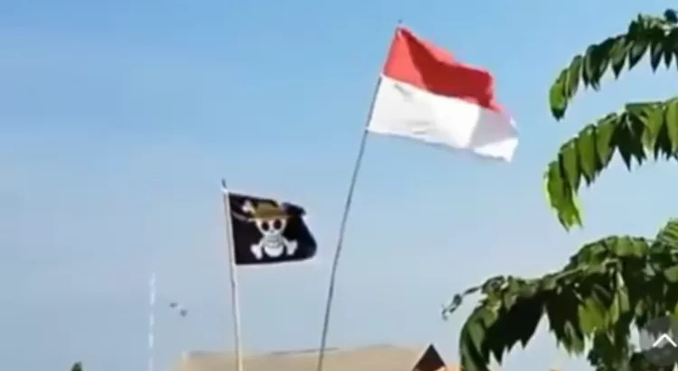 Bendera One Piece yang viral dikibarkan menjelang HUT RI.