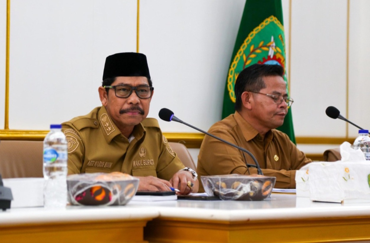 SENTIL: Wakil Bupati PPU Abdul Waris Muin bersama Sekda PPU Tohar mendorong agar ada upaya percepatan serapan anggaran pada OPD.