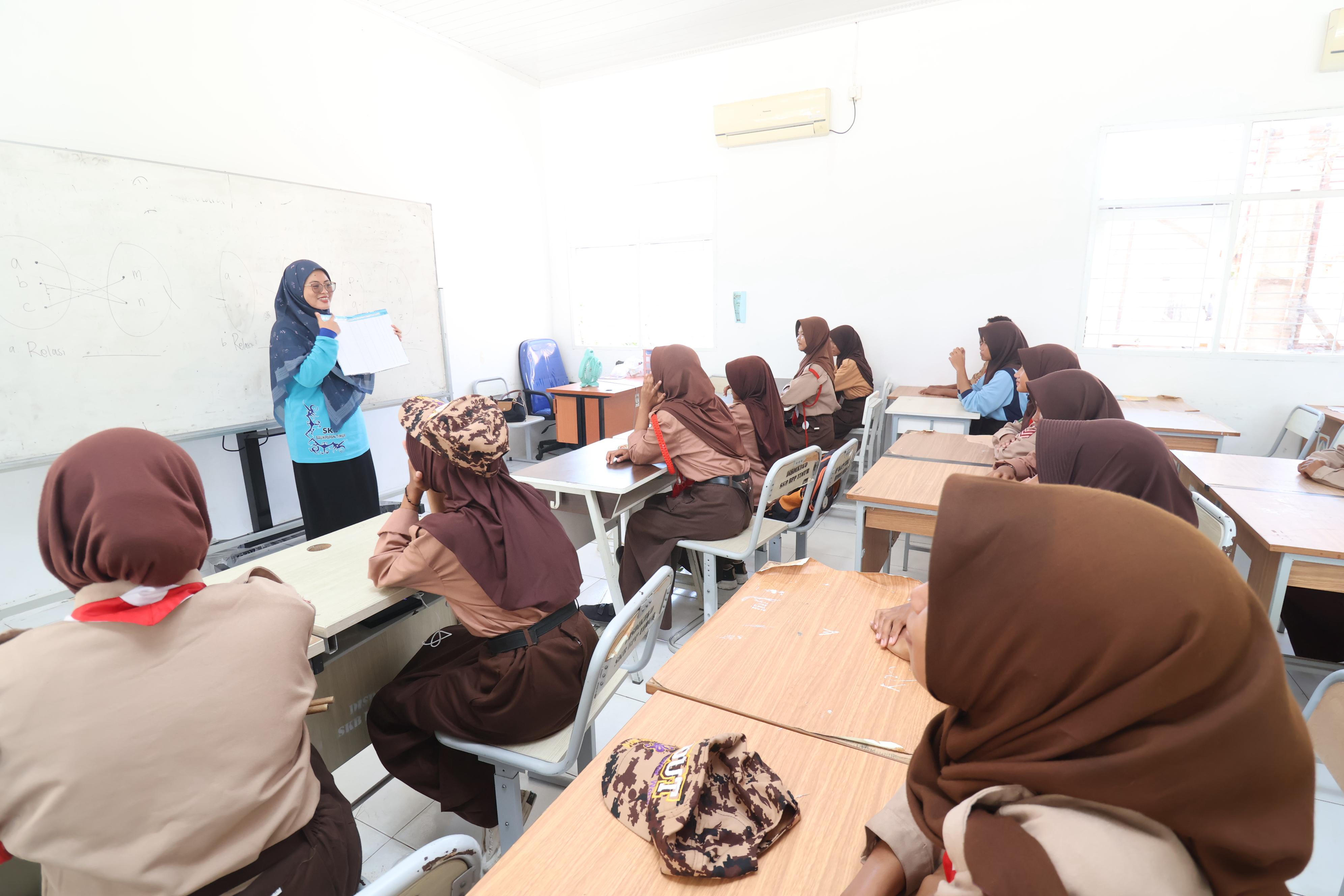 TAK BERIMBANG: SKB Balikpapan Timur menghadapi masalah kekurangan guru dari membludaknya peserta didik.