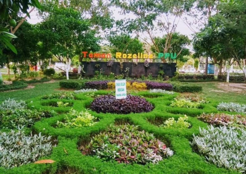 Salah satu sudut pandang Taman Rozeline di Jl. Provinsi, Km 9, Nipahnipah, Kecamatan Penajam, Penajam Paser Utara.