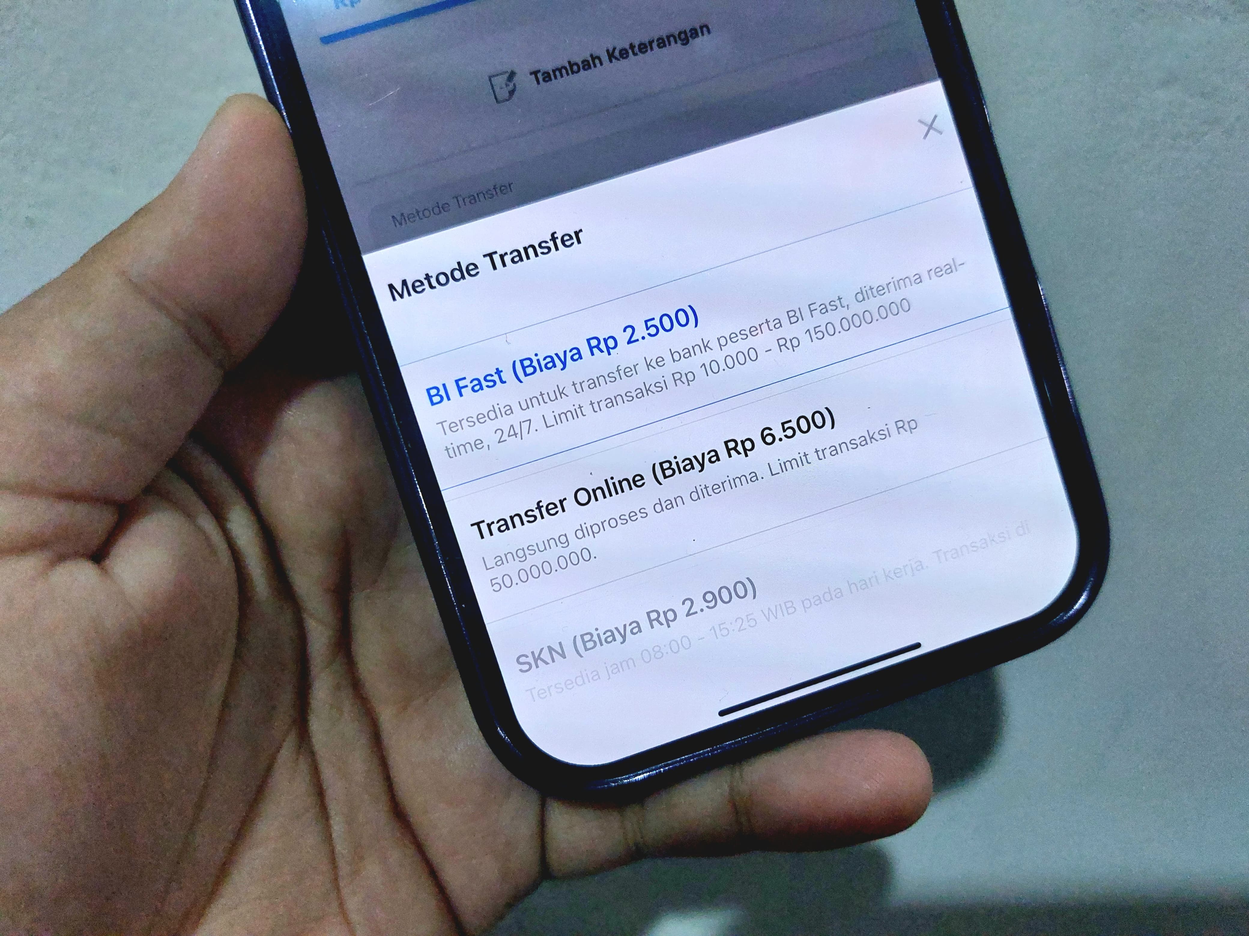 Sistem pembayaran RTGS alami tekanan dari sisi nominal maupun volume transaksi yang signifikan dibanding triwulan sebelumnya. Masyarakat cenderung memilih BI-FAST yang biaya transaksinya lebih rendah.