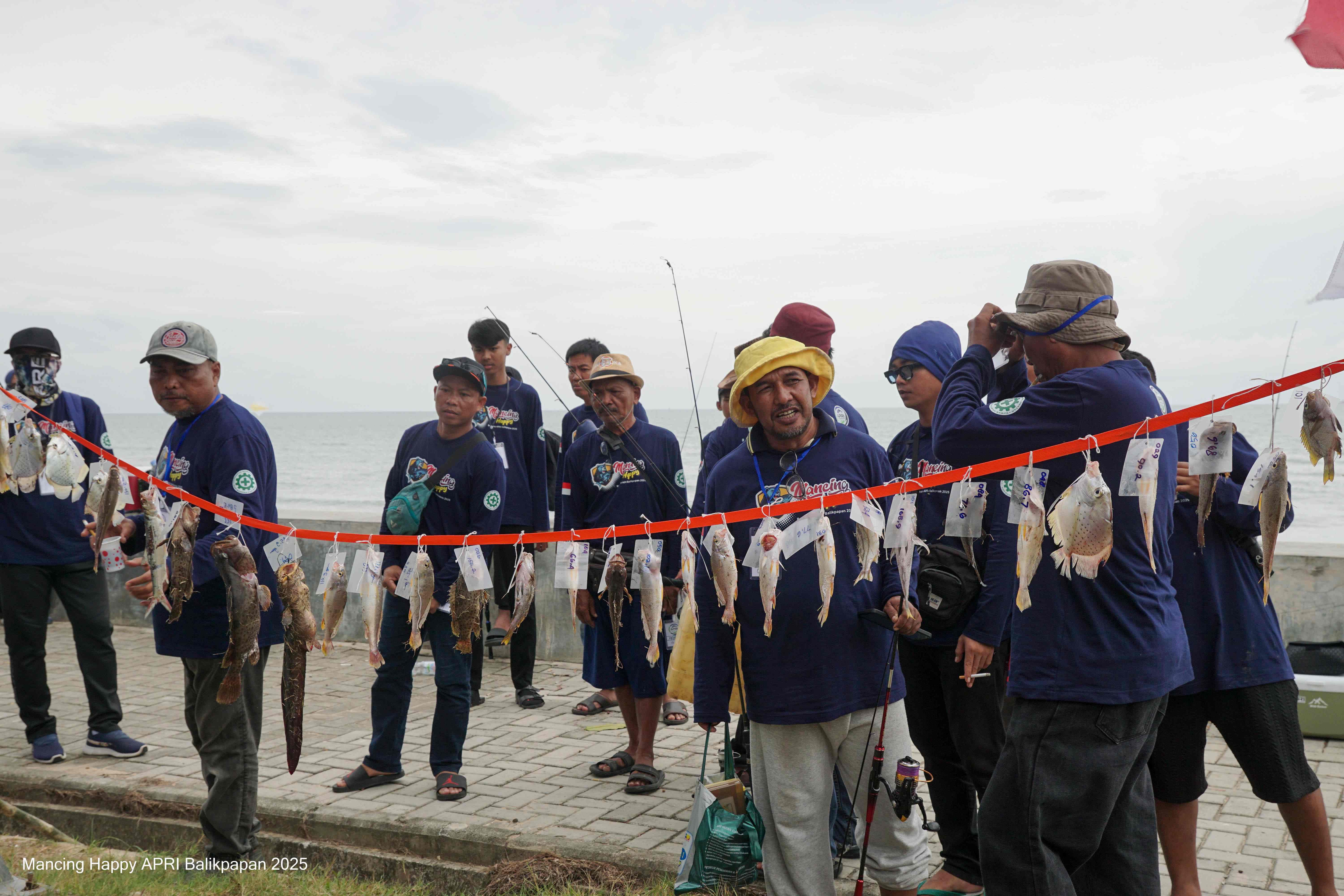 Deretan ikan hasil pancingan para peserta