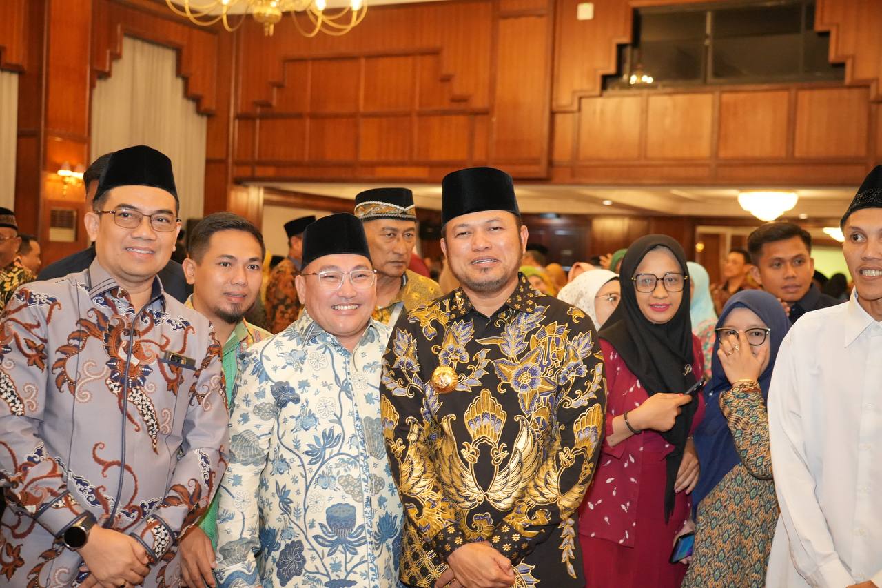 Rudy Mas&rsquo;ud saat membuka Rakornas Pinbas MUI 2025 di Hotel Gran Senyiur Balikpapan, Jumat (1/8). (FOTO RIZKY AMALIA/ADPIMPROV KALTIM)