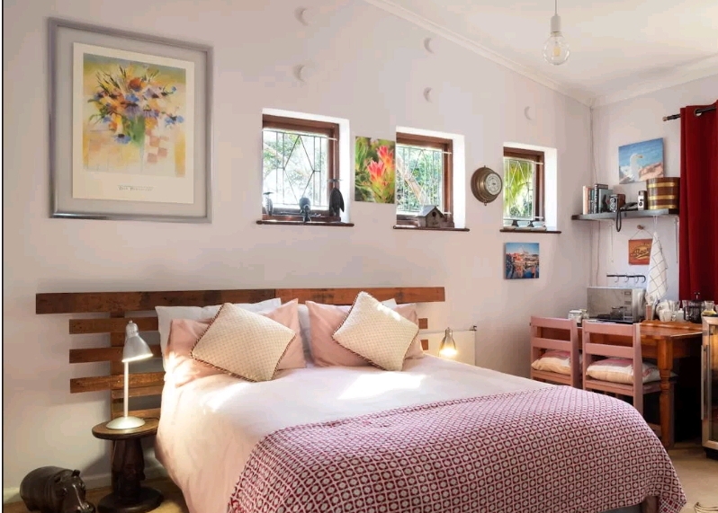 Inspirasi kamar tidur ukuran 3x3 meter dengan nuansa hangat dan fungsional, menampilkan desain minimalis yang nyaman untuk ruang terbatas. (FOTO: IST)