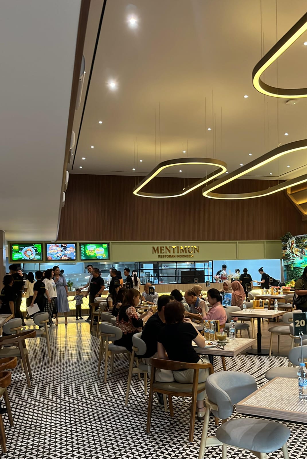 KULINER: Mentimun Restoran Indonesia resmi buka di Samarinda.